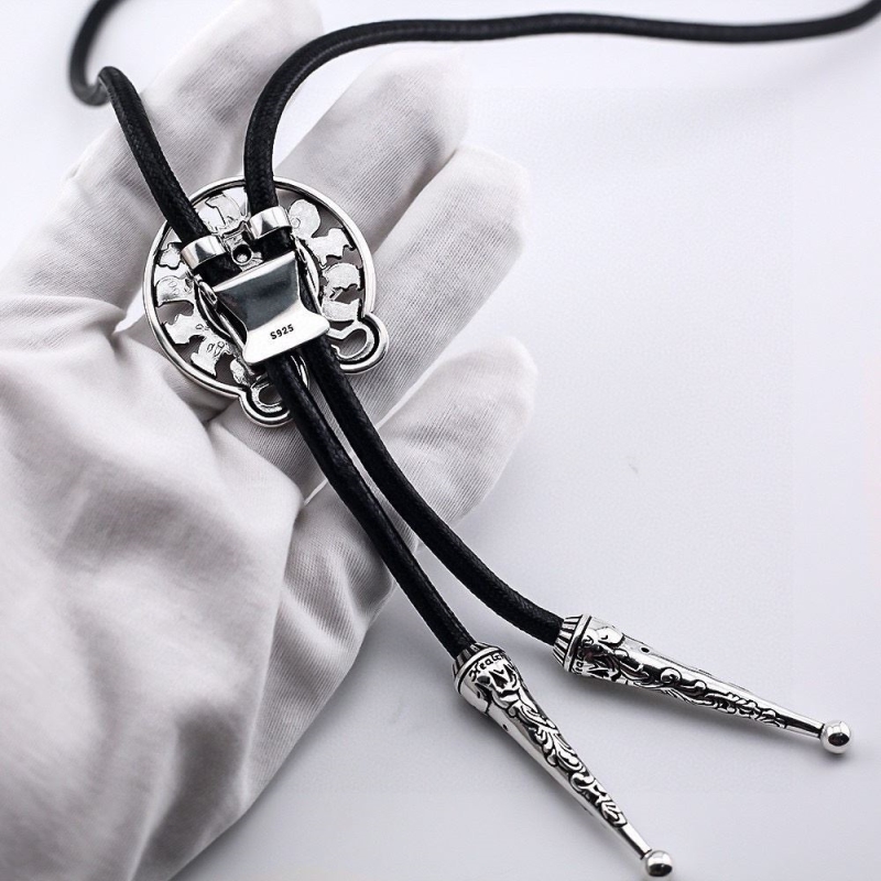 Ch*0me He**ts necklaces